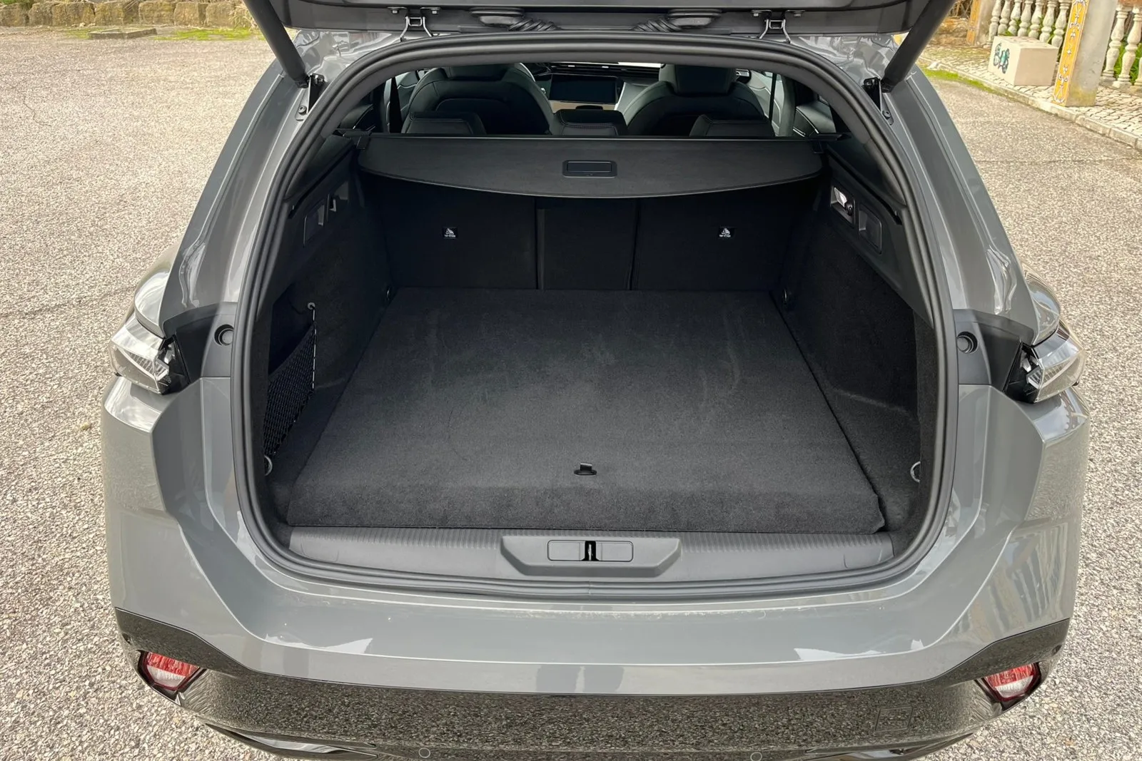 Der Peugeot 308 SW bietet eine flache Ladefläche und flexibel nutzbaren Stauraum.